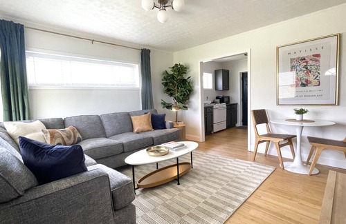Carbondale Condominio | Downtown Carbondale. Cozy and Cheery Abode -- NEW--