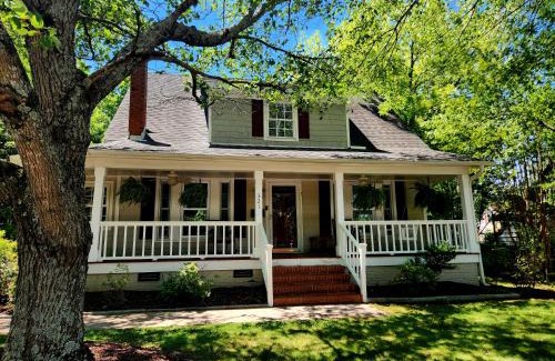 Cary Casa | Downtown Cary 1930s Bungalow - Great walkability
