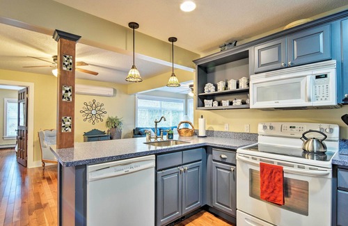 Charlevoix Casa | ¡NUEVO! Downtown House - 0. 4 millas al lago Michigan!