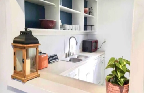 South Addition Apartamento | Downtown Charming Walkabout 2brm apt--PETS Welcome-sleeps 8