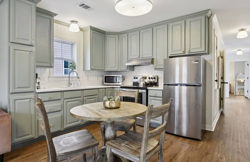 Pass Christian Cabaña | Downtown Coastal Escape / Walk to Beach & Shops