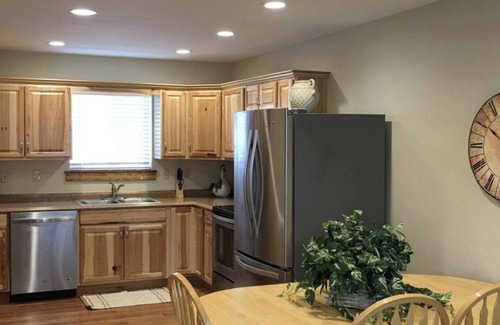 Cody Casa | Downtown Cody!!! Bobbi's Bunkhouse B