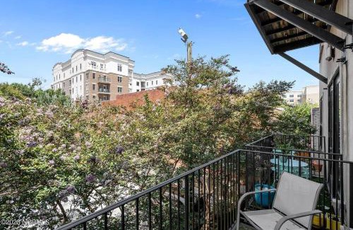 Downtown Wilmington Apartamento | Downtown Condo*Balcony*River*Pet Friendly*Beach
