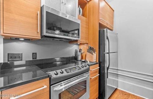 Downtown Wilmington Apartamento | Downtown Condo*Balcony*River*Pet Friendly*Beach