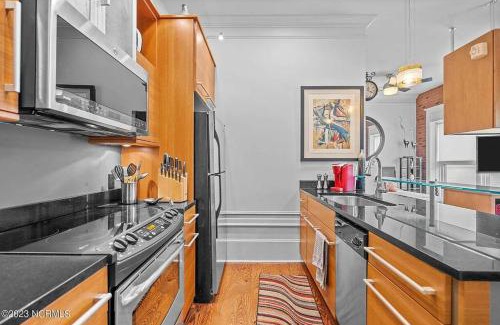 Downtown Wilmington Apartamento | Downtown Condo*Balcony*River*Pet Friendly*Beach