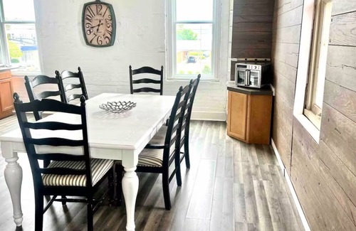 Owensboro Condominio | Downtown condo Cozy 2-bedroom with WiFi, AC in charming Owensboro
