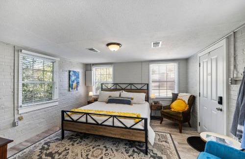 Hammond Casa | Downtown Cottage Hammond, Pool, Hot Tub, King Bed