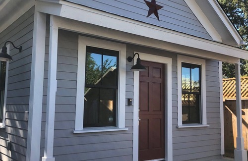 Paso Robles Cabaña | Downtown Cozy Cottage, two blocks from downtown and new!
