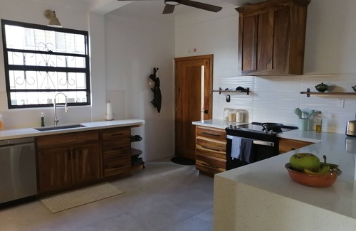 Dangriga Apartamento | Downtown Dangriga! North American style and comfort with pool. Everything nearby
