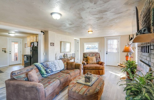 Del Norte Casa | Downtown Del Norte Home Near Hiking & Fishing!