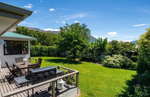 Wanaka Casa | Downtown Delight - Wanaka Holiday Home