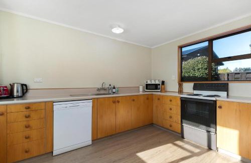 Wanaka Casa | Downtown Delight - Wanaka Holiday Home