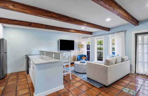 Delray Beach Cabaña | Downtown Delray cottage w/GOLF CART & Beach Pass! Walk to Atlantic Ave & Tennis.