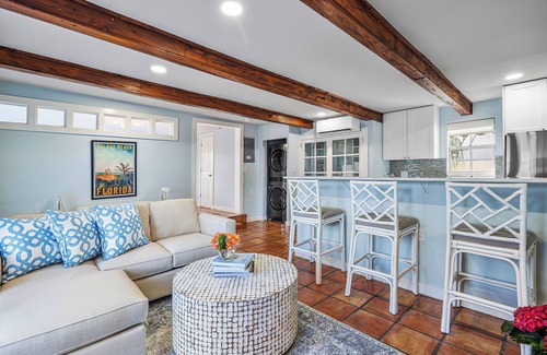 Delray Beach Cabaña | Downtown Delray cottage w/GOLF CART & Beach Pass! Walk to Atlantic Ave & Tennis.
