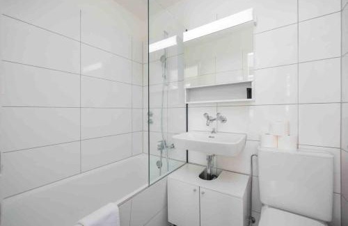 Sihlfeld Apartamento | Downtown Deluxe Studio with Queen Bed BE-45