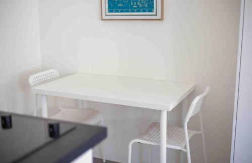 Sihlfeld Apartamento | Downtown Deluxe Studio with Queen Bed BE-45