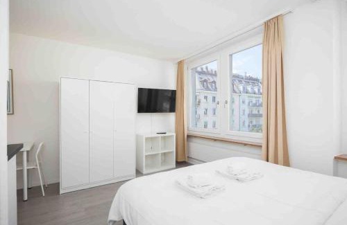 Sihlfeld Apartamento | Downtown Deluxe Studio with Queen Bed BE-35
