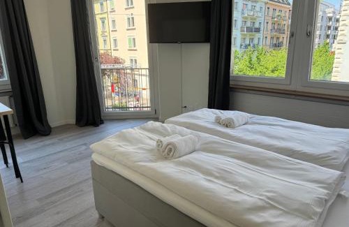 Sihlfeld Apartamento | Downtown Deluxe Studio with Queen Bed BE-26
