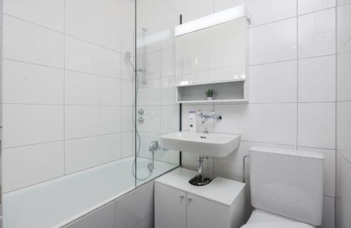 Sihlfeld Apartamento | Downtown Deluxe Studio with Queen Bed BE-26