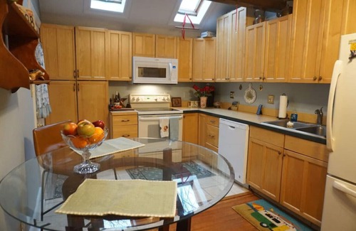 Doylestown Casa | Downtown Doylestown - walking distance to