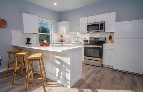 Denver Heights Cabaña | Downtown Dream Home Spacious 4br/2ba Sleeps 12!