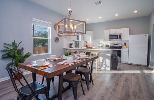 Denver Heights Cabaña | Downtown Dream Home Spacious 4br/2ba Sleeps 12!