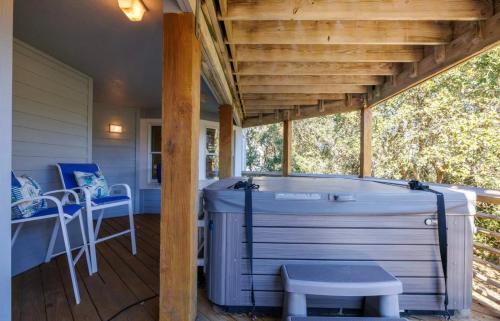 Duck Casa | Downtown Duck Resort Perks Ocean Views & Hot Tub