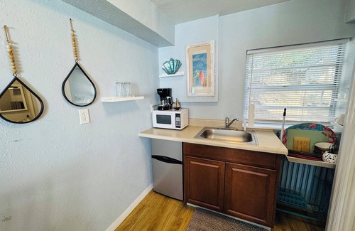 Downtown Dunedin Cabaña | Downtown Dunedin Main Street Retreat