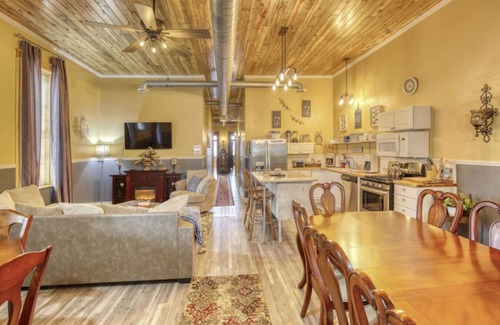 Whitewood Casa | Downtown Experience Rich in History & Charm! Centrally Located in Black Hills