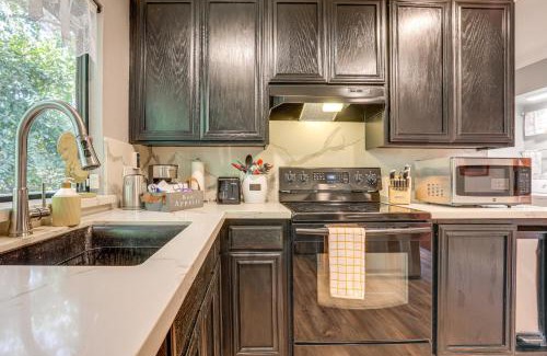 Fair Oaks Casa | Downtown Fair Oaks Home about 15 Mi to Sacramento!
