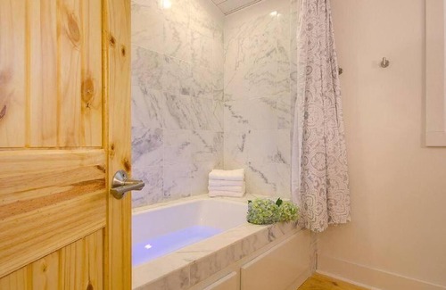 Fairhope Casa | Downtown Fairhope Cottage