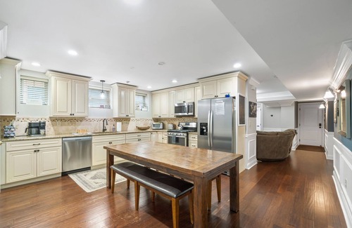 Federal Hill Condominio | Downtown/Federal Hill on Broadway-walk everywhere!