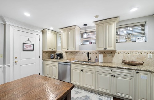 Federal Hill Condominio | Downtown/Federal Hill on Broadway-walk everywhere!