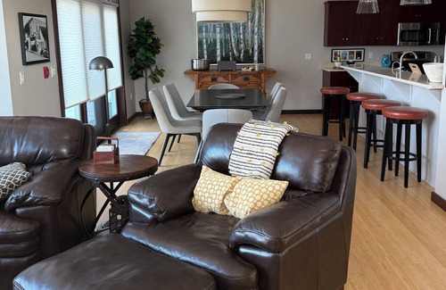 Fish Creek Condominio | Downtown Fish Creek Luxury Getaway 3BR/2.5BA, Game Room, Elevator & Deck Views!