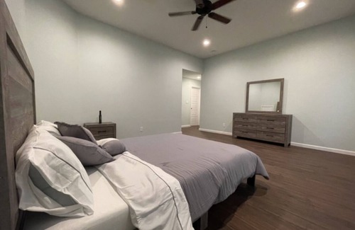 Haltom City Casa | Downtown Fort Worth 3 Bed luxury house