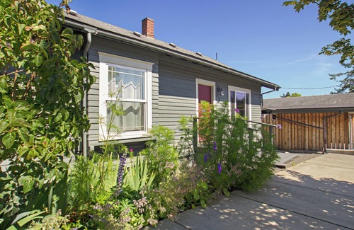 Friday Harbor Casa | Downtown Friday Harbor! Adults Only (CCS#2)