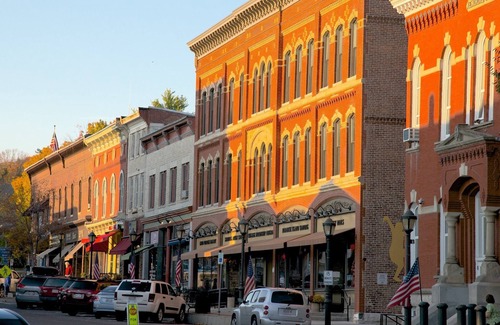Lee Apartamento | Downtown Gateway to the Berkshires. Walk to Everything.
