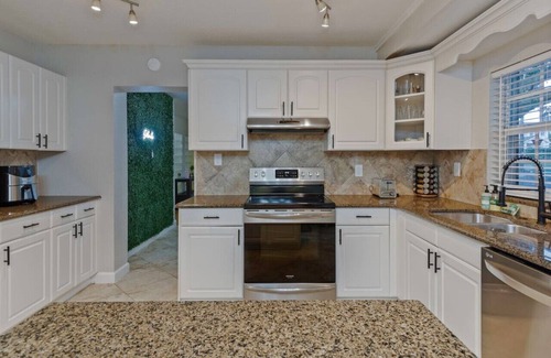 Lake Eola Heights Apartamento | Downtown Gem w/ Jacuzzi + Basketball + Games!
