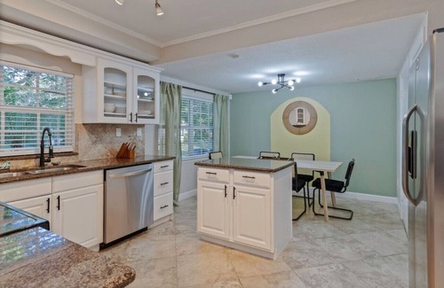Lake Eola Heights Apartamento | Downtown Gem w/ Jacuzzi + Basketball + Games!