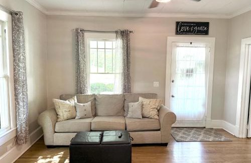 Newton Casa | Downtown Gem- Walking Distance to Newton Square