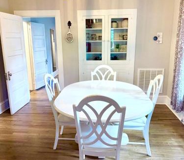 Newton Casa | Downtown Gem- Walking Distance to Newton Square