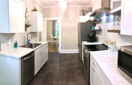 Newton Casa | Downtown Gem- Walking Distance to Newton Square