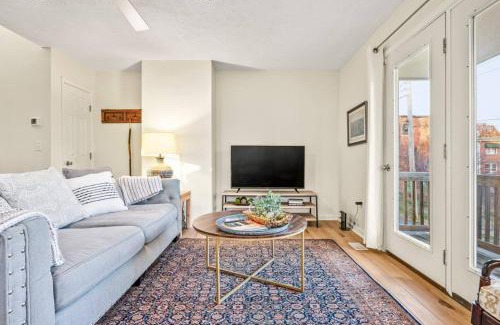 Luray Apartamento | Downtown Getaway - Patio Views