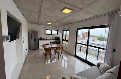Pinamar Apartamento | Escapada en el Centro con Cochera y Balcón