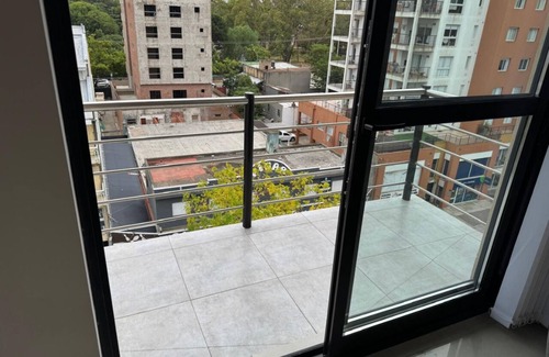 Pinamar Apartamento | Escapada en el Centro con Cochera y Balcón