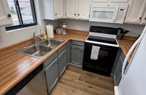 Gilbert Homes Condominio | Downtown Gilbert Gem - Recently Updated