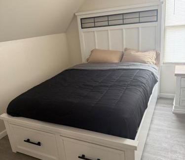 Buffalo Apartamento | Downtown Golden Stairs
