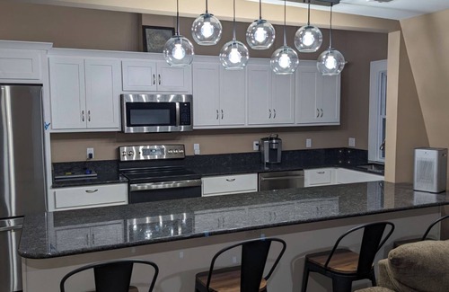 Grand Rapids Casa | Downtown Grand Rapids 2nd Floor Unit 3Beds 3Baths Ensuite Heritage Hill Home