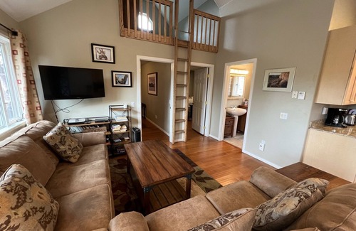 Hailey Apartamento | Downtown Hailey - Cerca de todo - Remodelado, WiFi - ¡Séptima noche gratis!