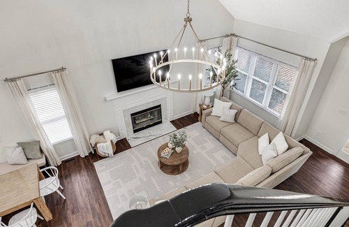 Cary Casa | Downtown Haven - 4 Bedrooms & 3.5 Baths, 2 King Bedrooms with Ensuite Baths